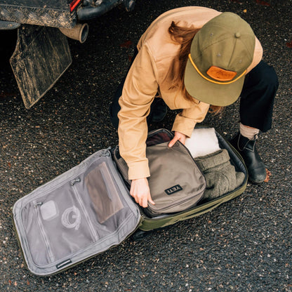 35L/22" Carry-On Luggage - US 7326